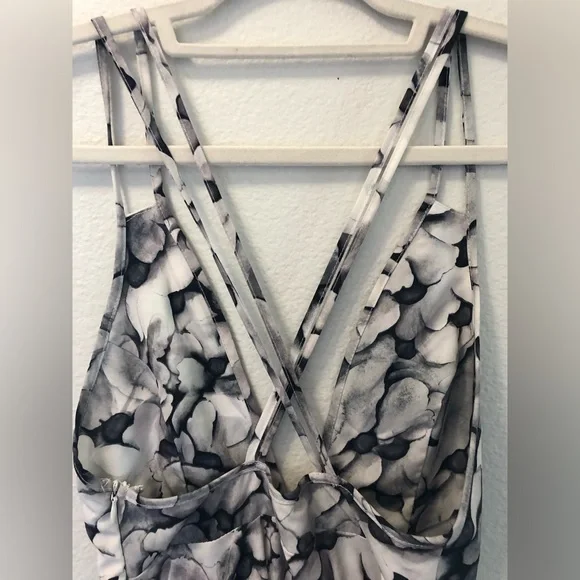 Deep Plunge Dress - Picture 6 of 11